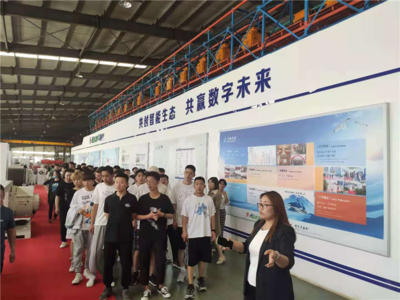 探秘工业自动化 机电工程系师生赴企业开展变频器识岗实训活动
